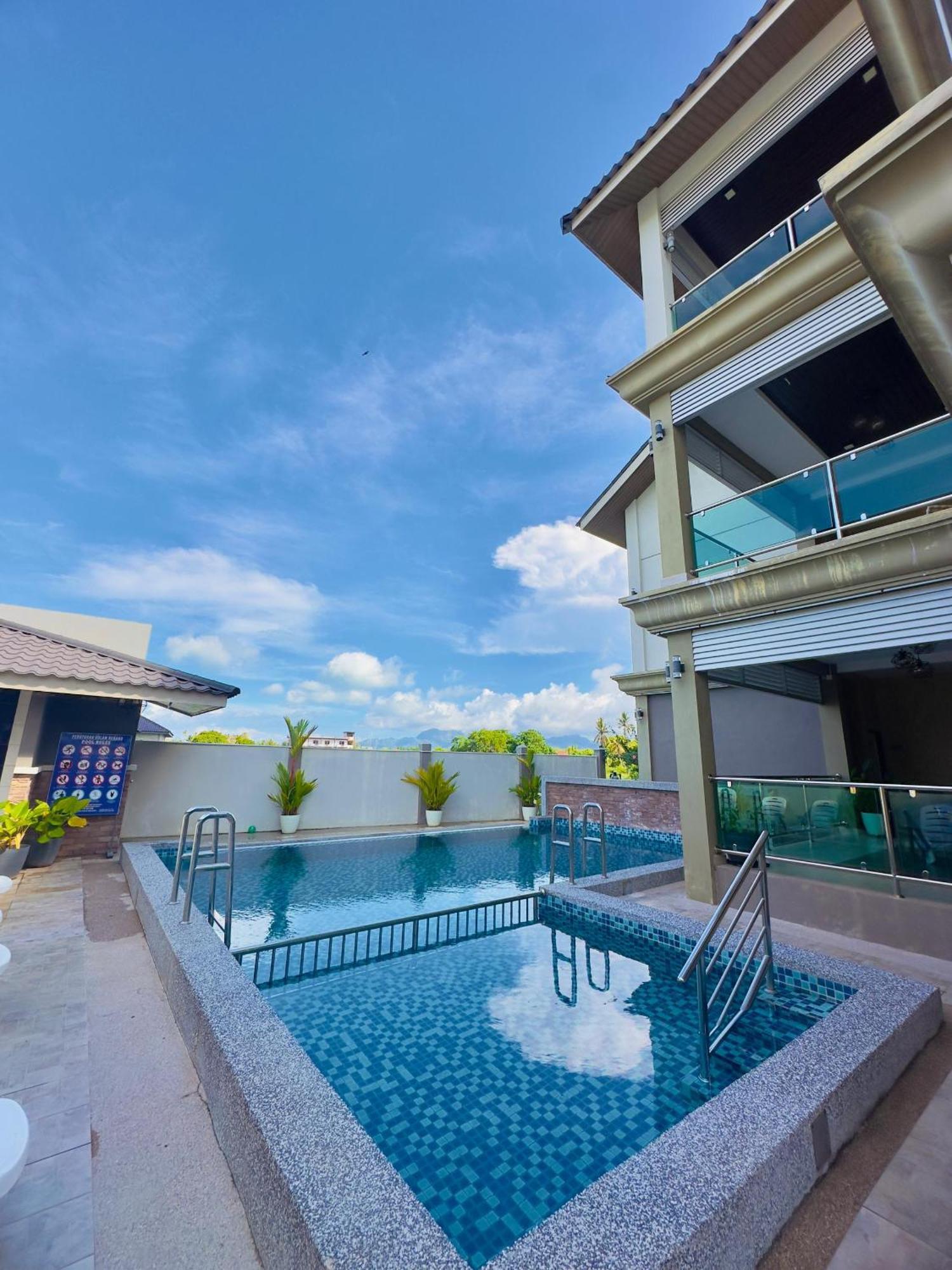 Grand Village Inn Pantai Cenang  Dış mekan fotoğraf